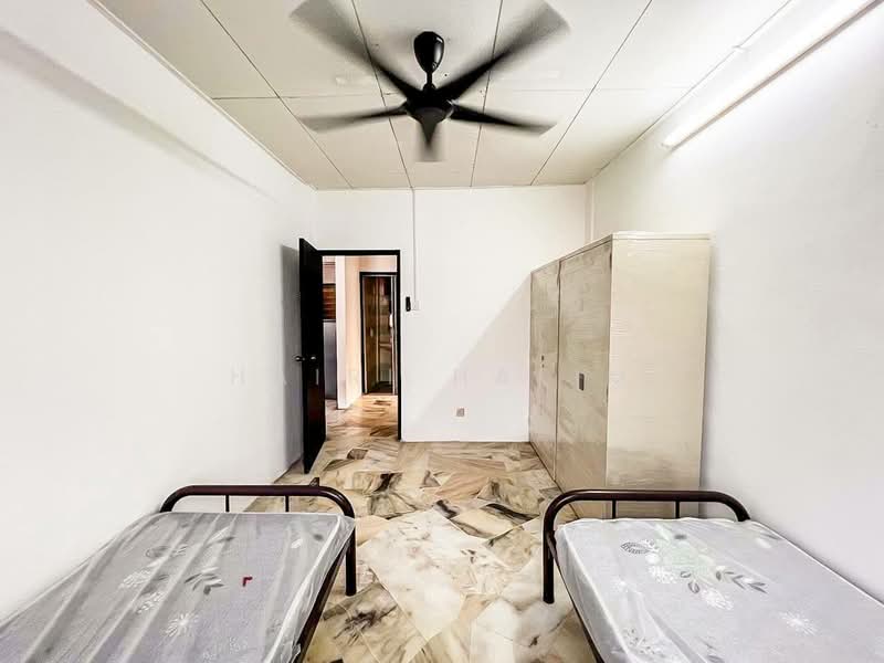 Rumah Flat untuk Dijual di Flat PKNS Section 7 - Hairi Halim - PropertyGuru.com.my