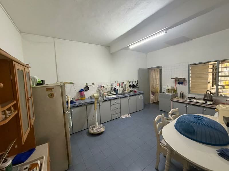 Rumah Teres 2 Tingkat untuk Dijual di Taman Pekaka (Sungai Dua) - Alex Thor - Kitchen - PropertyGuru.com.my