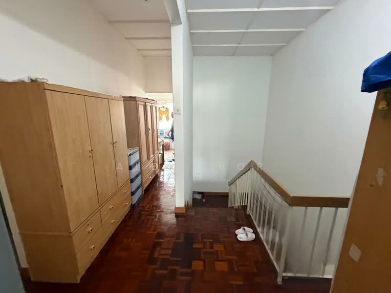Rumah Teres 2 Tingkat untuk Dijual di Taman Pekaka (Sungai Dua) - Alex Thor - Corridor - PropertyGuru.com.my