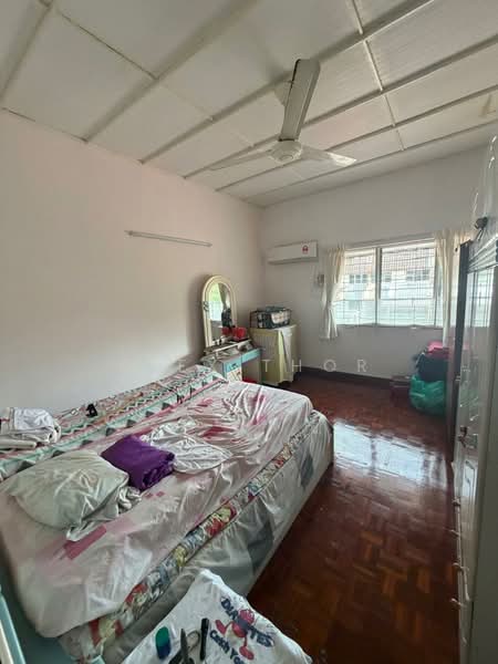 Rumah Teres 2 Tingkat untuk Dijual di Taman Pekaka (Sungai Dua) - Alex Thor - Bedroom - PropertyGuru.com.my