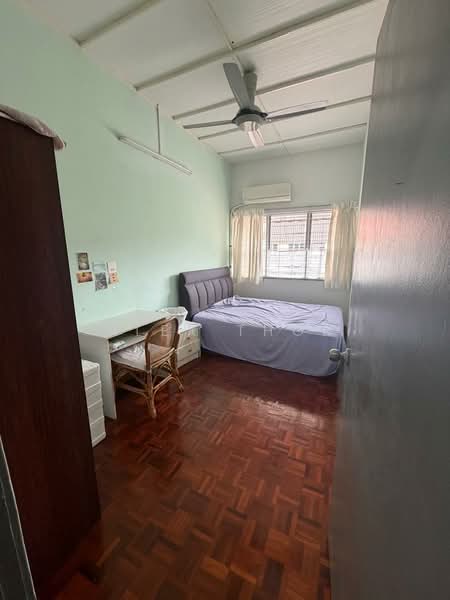 Rumah Teres 2 Tingkat untuk Dijual di Taman Pekaka (Sungai Dua) - Alex Thor - Bedroom - PropertyGuru.com.my
