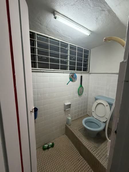 Rumah Teres 2 Tingkat untuk Dijual di Taman Pekaka (Sungai Dua) - Alex Thor - Bathroom - PropertyGuru.com.my