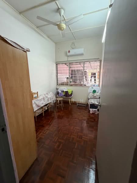 Rumah Teres 2 Tingkat untuk Dijual di Taman Pekaka (Sungai Dua) - Alex Thor - Interior - PropertyGuru.com.my