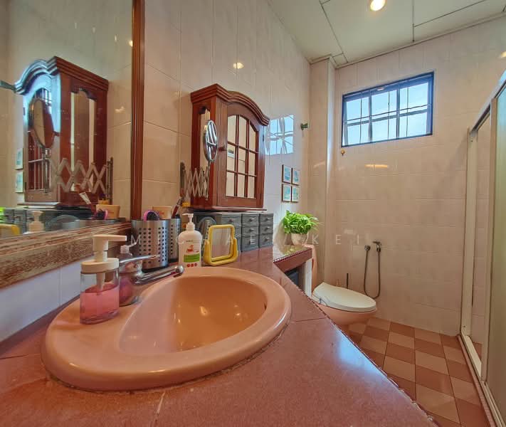 Rumah Banglo untuk Dijual di Seksyen 18 (Petaling Jaya) - Michael Kei - Bathroom - PropertyGuru.com.my