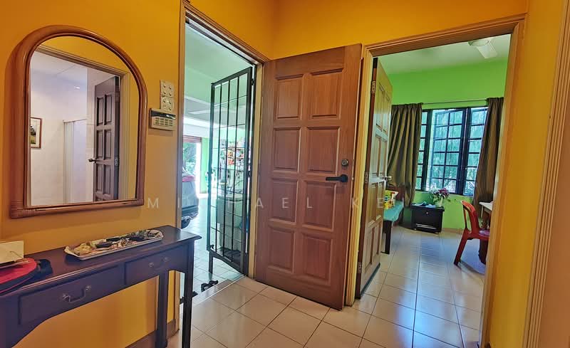 Rumah Banglo untuk Dijual di Seksyen 18 (Petaling Jaya) - Michael Kei - Entrance - PropertyGuru.com.my