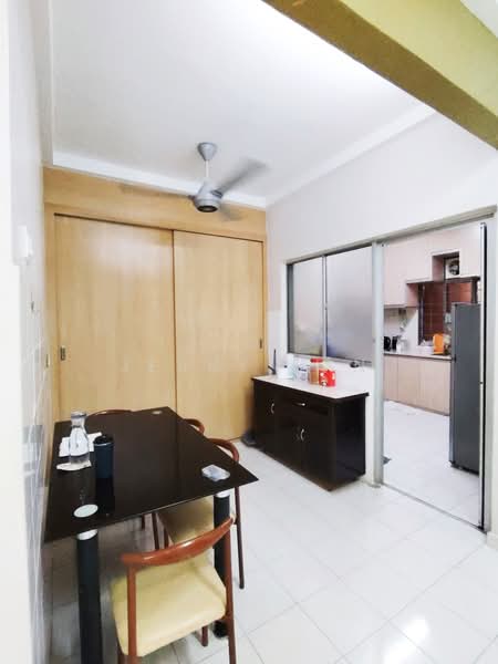 Kondominium untuk Disewa di Putra Place Condominium - Jerry Tan - Dining Room - PropertyGuru.com.my