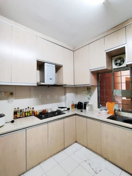 Kondominium untuk Disewa di Putra Place Condominium - Jerry Tan - Kitchen - PropertyGuru.com.my