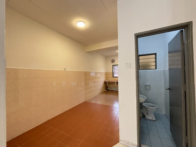 Rumah Teres 1 Tingkat untuk Dijual di Taman Sri Saujana (Kota Tinggi) - Edwin Teoh - Bathroom - PropertyGuru.com.my