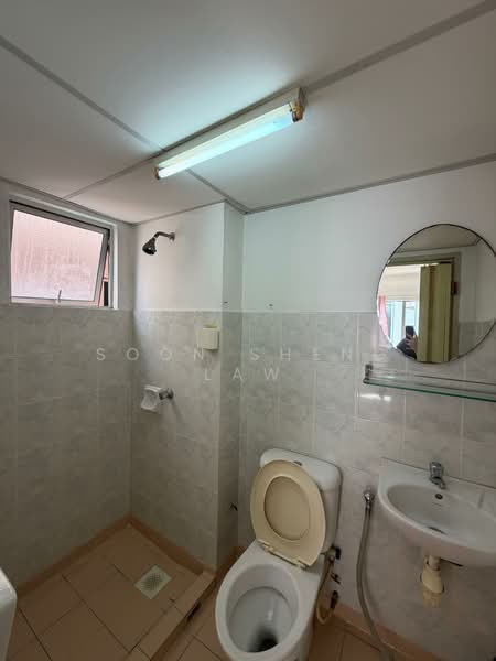 Pangsapuri untuk Disewa di Aliran Damai - Soon Sheng Law - Bathroom - PropertyGuru.com.my