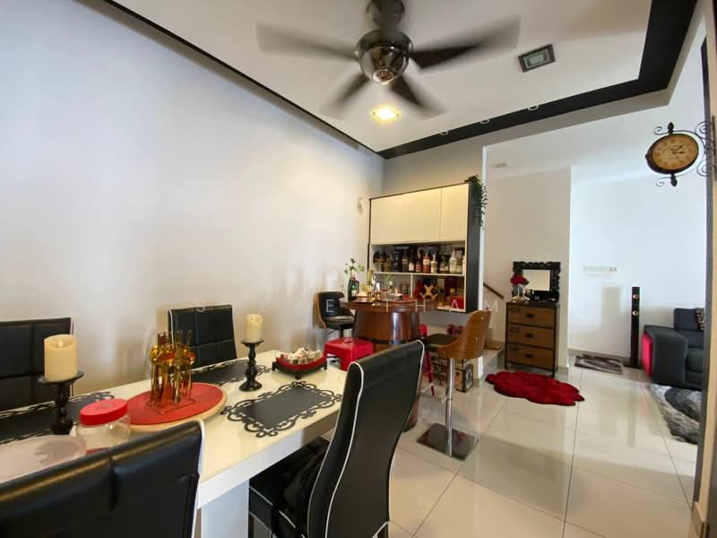 Townhouse for Sale in 16 Sierra (Puchong) - Steve Tham - Dining Room - PropertyGuru.com.my