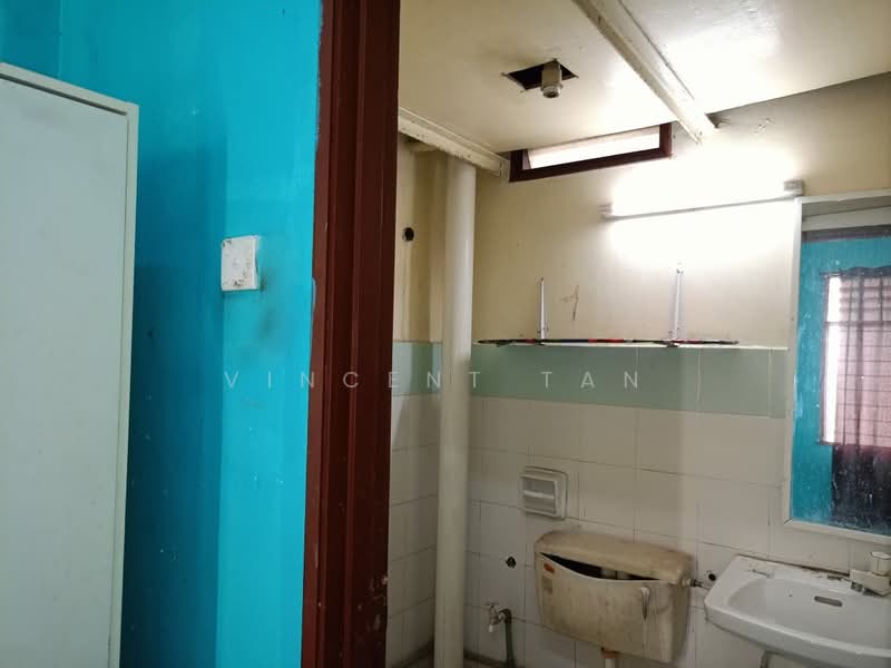 Apartment for Sale at Apartment Mawar - Vincent Tan - Bathroom - PropertyGuru.com.my