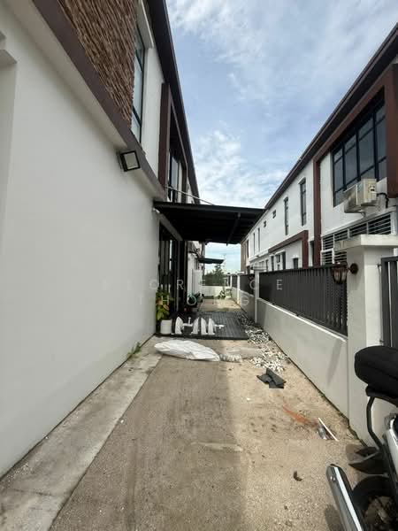 Cluster House for Rent in Bandar Cemerlang (Ulu Tiram) - Florence Thong - Exterior - PropertyGuru.com.my