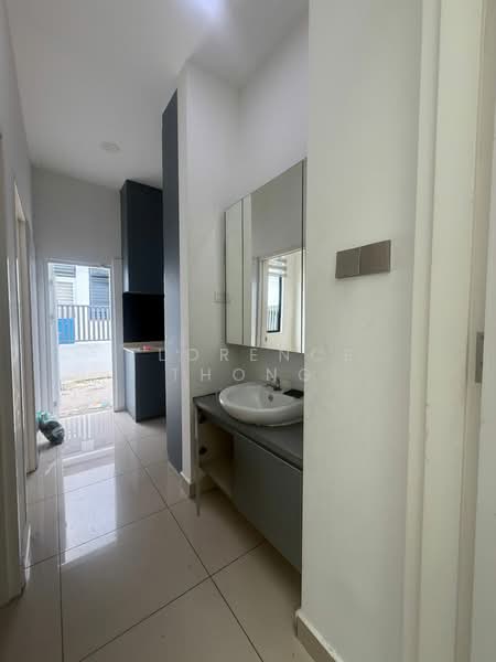 Cluster House for Rent in Bandar Cemerlang (Ulu Tiram) - Florence Thong - Corridor - PropertyGuru.com.my