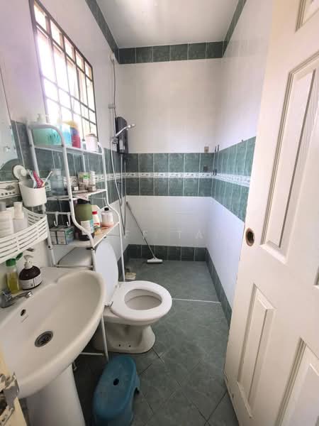Rumah Teres 2 Tingkat untuk Dijual di Taman Desa Rishah (Ipoh) - Jeff Tan - Bathroom - PropertyGuru.com.my