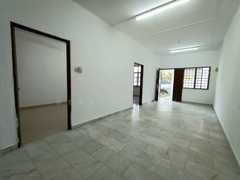 Rumah Teres 1 Tingkat untuk Dijual di Taman Impian Indah (Bukit Mertajam) - Gerald Peski - Living Room - PropertyGuru.com.my