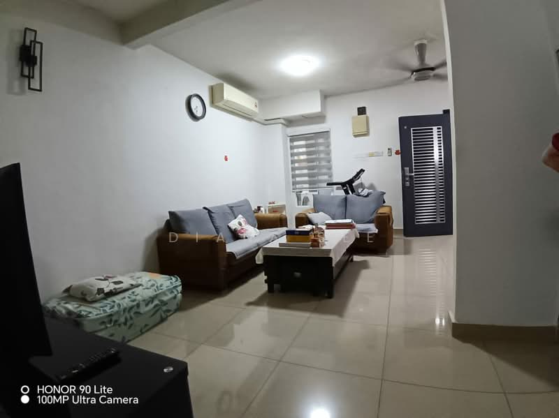 Rumah Teres 2 Tingkat untuk Dijual di Taman Teluk Gedung Indah (Klang) - Diana See - Living Room - PropertyGuru.com.my