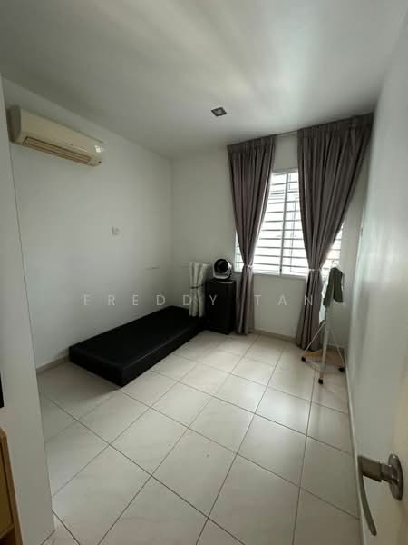 Kondominium untuk Dijual di Desa Airmas Condominium - Freddy Tan - Bedroom - PropertyGuru.com.my