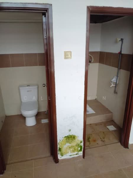 Shop / Office for Rent in Taman Desa Cemerlang (Ulu Tiram) - Calley Chin - Bathroom - PropertyGuru.com.my