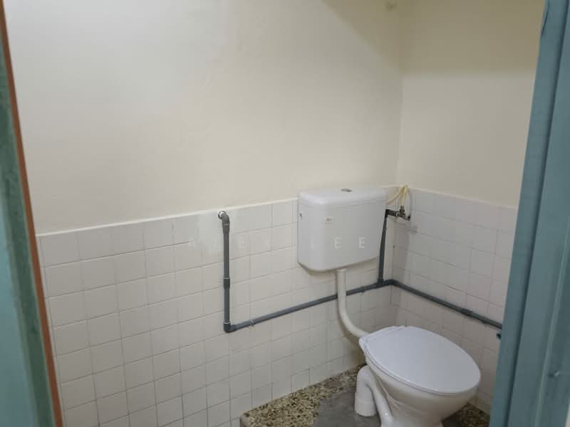 Rumah Teres untuk Disewa di Taman Kajang Baru (Kajang) - Alex Lee - Bathroom - PropertyGuru.com.my