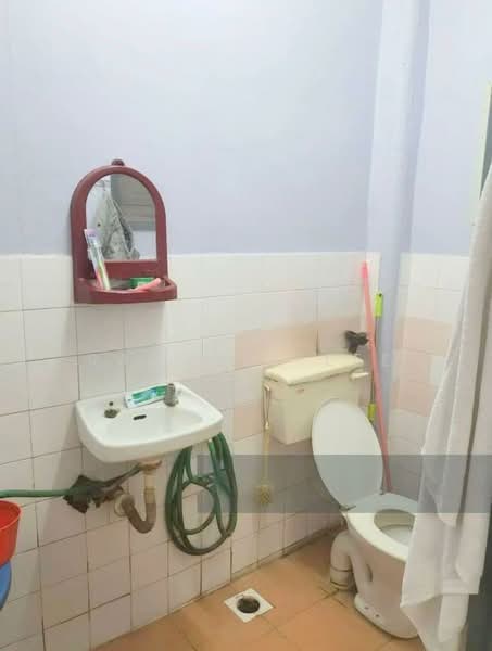 Pangsapuri untuk Dijual di Sri Anggerik 1 - Rachael Lee - Bathroom - PropertyGuru.com.my