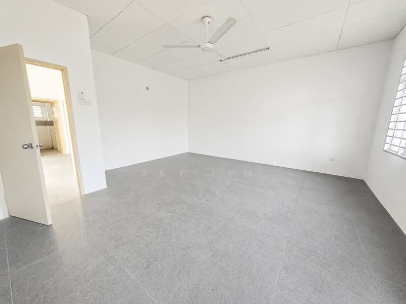 Semi-Detached House for Sale in Bandar Putra Permai (Seri Kembangan) - Sky Lim - Interior - PropertyGuru.com.my