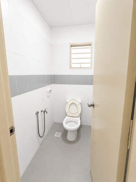 Semi-Detached House for Sale in Bandar Putra Permai (Seri Kembangan) - Sky Lim - Bathroom - PropertyGuru.com.my