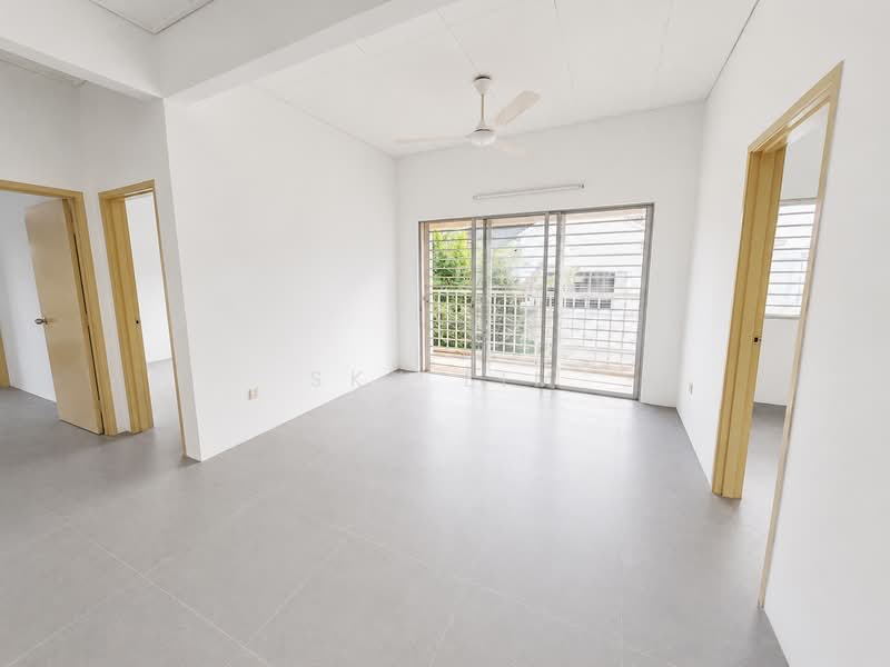 Semi-Detached House for Sale in Bandar Putra Permai (Seri Kembangan) - Sky Lim - Living Room - PropertyGuru.com.my