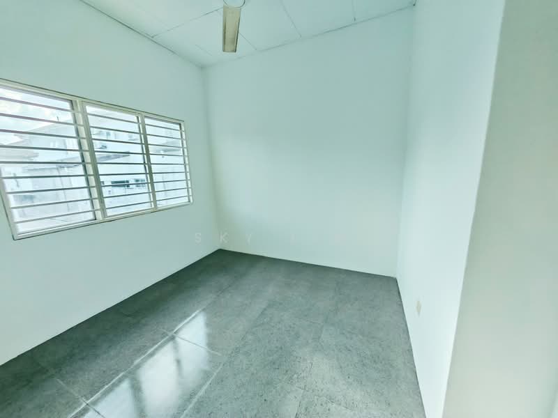 Semi-Detached House for Sale in Bandar Putra Permai (Seri Kembangan) - Sky Lim - Interior - PropertyGuru.com.my