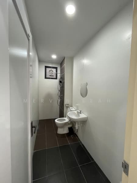 Kondominium untuk Dijual di Skyview Residence - Mervyn Seah - Bathroom - PropertyGuru.com.my