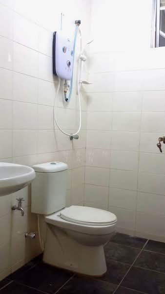 Servis Apartment untuk Dijual di Diamond Regency - Shawn Tan - Bathroom - PropertyGuru.com.my