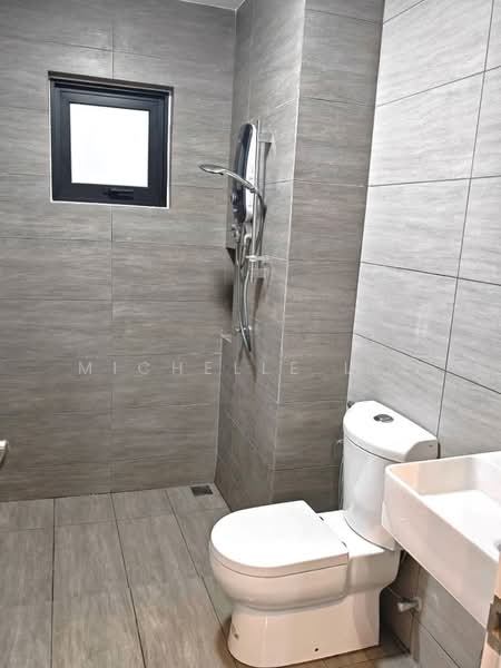 Servis Apartment untuk Disewa di The Amber Residence @ TwentyFive.7 - Michelle Lee - Bathroom - PropertyGuru.com.my