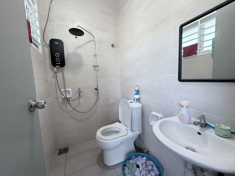 Rumah Teres 2 Tingkat untuk Dijual di Dengkil (Selangor) - Norfaizah Ahmad - Bathroom - PropertyGuru.com.my