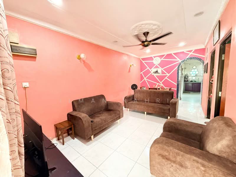 1-storey Terraced House for Sale in Bandar Kinrara Seksyen 5 (Bandar Kinrara) - Ilman Nahri - Living Room - PropertyGuru.com.my