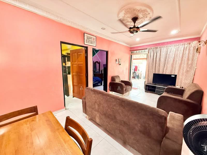 1-storey Terraced House for Sale in Bandar Kinrara Seksyen 5 (Bandar Kinrara) - Ilman Nahri - Living Room - PropertyGuru.com.my