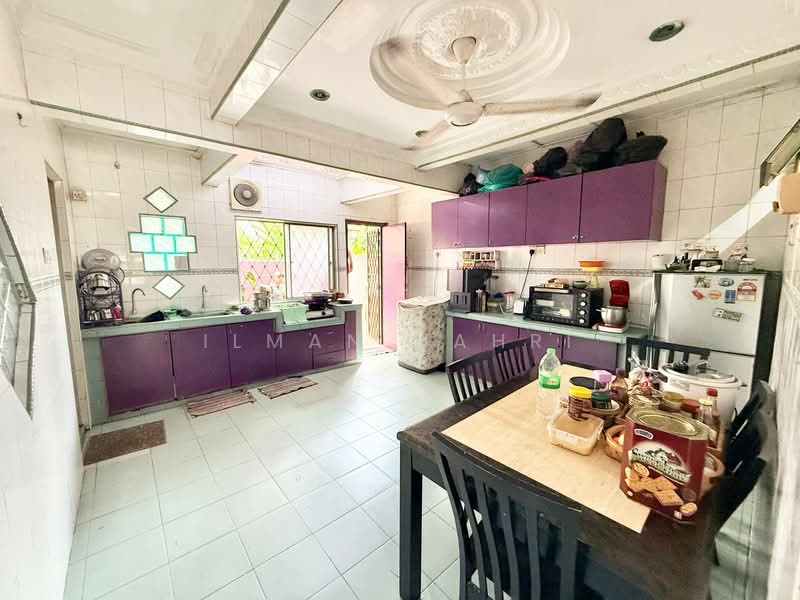 1-storey Terraced House for Sale in Bandar Kinrara Seksyen 5 (Bandar Kinrara) - Ilman Nahri - Kitchen - PropertyGuru.com.my