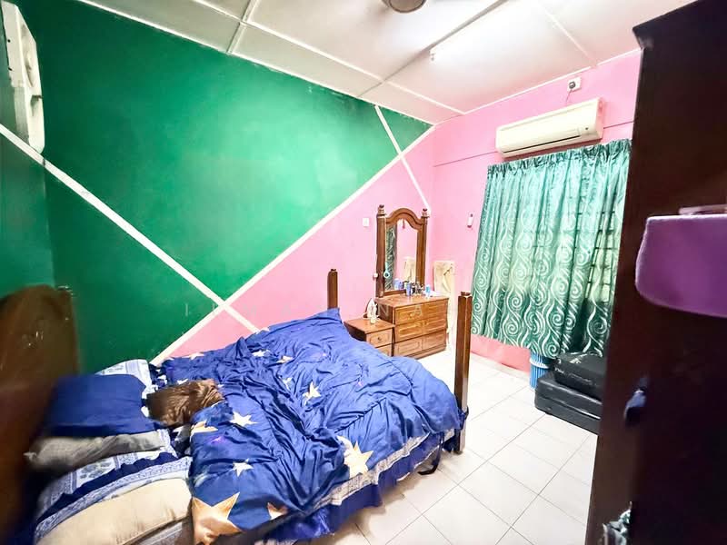 1-storey Terraced House for Sale in Bandar Kinrara Seksyen 5 (Bandar Kinrara) - Ilman Nahri - Bedroom - PropertyGuru.com.my