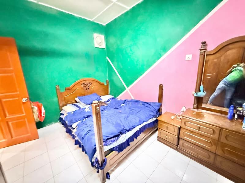 1-storey Terraced House for Sale in Bandar Kinrara Seksyen 5 (Bandar Kinrara) - Ilman Nahri - Bedroom - PropertyGuru.com.my