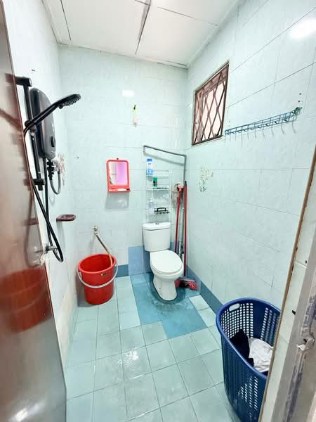 1-storey Terraced House for Sale in Bandar Kinrara Seksyen 5 (Bandar Kinrara) - Ilman Nahri - Bathroom - PropertyGuru.com.my