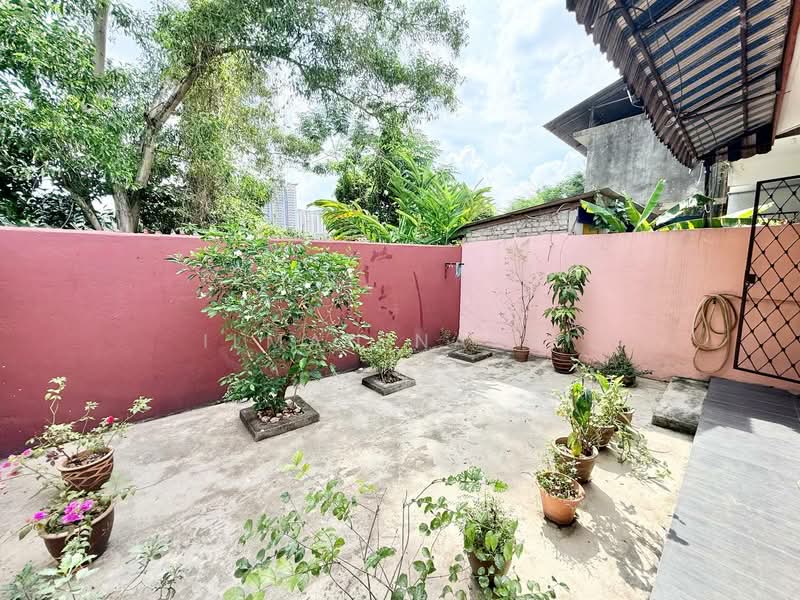 1-storey Terraced House for Sale in Bandar Kinrara Seksyen 5 (Bandar Kinrara) - Ilman Nahri - Garden - PropertyGuru.com.my