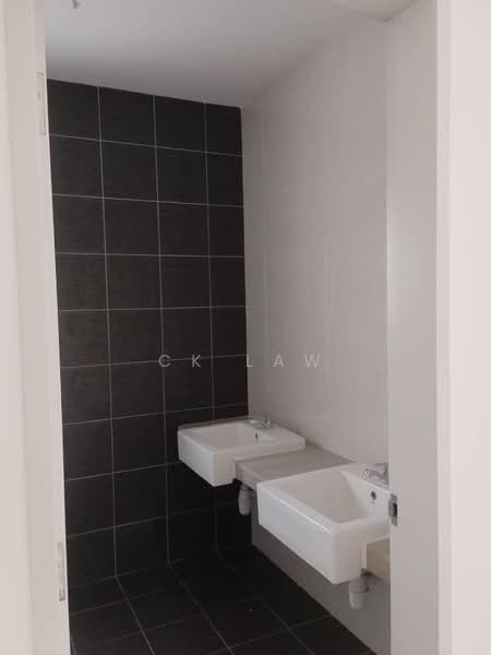 Rumah Teres 1.5-Tingkat untuk Disewa di Taman Akasia (Semenyih) - CK Law - Bathroom - PropertyGuru.com.my