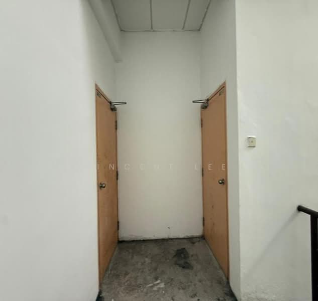 Shop for Rent in Bandar Seri Putra (Bangi) - Vincent Lee - Corridor - PropertyGuru.com.my