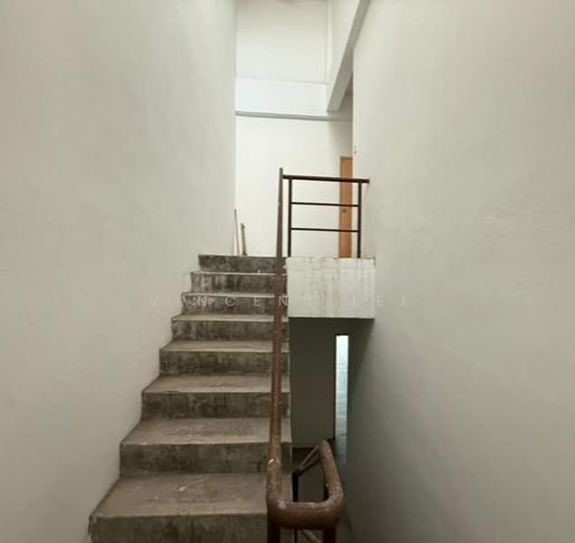 Shop for Rent in Bandar Seri Putra (Bangi) - Vincent Lee - Corridor - PropertyGuru.com.my