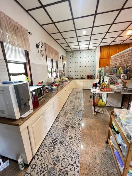 Rumah Banglo untuk Dijual di Seksyen 7 (Shah Alam) - Shaziery Iskandar - Kitchen - PropertyGuru.com.my