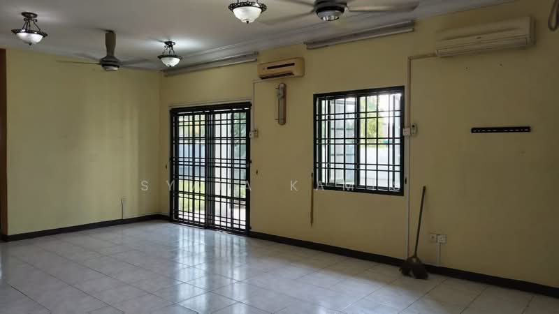 Rumah Teres 2 Tingkat untuk Dijual di Taman Mutiara (Ulu Tiram) - Syafa Kamis - Living Room - PropertyGuru.com.my