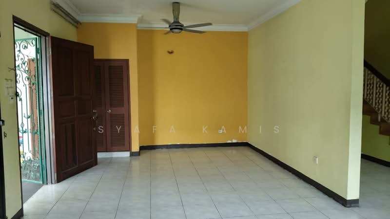 Rumah Teres 2 Tingkat untuk Dijual di Taman Mutiara (Ulu Tiram) - Syafa Kamis - Living Room - PropertyGuru.com.my