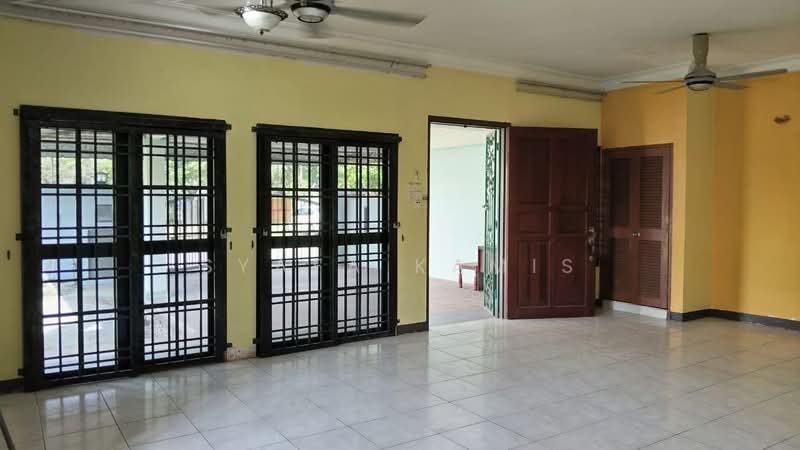 Rumah Teres 2 Tingkat untuk Dijual di Taman Mutiara (Ulu Tiram) - Syafa Kamis - Living Room - PropertyGuru.com.my