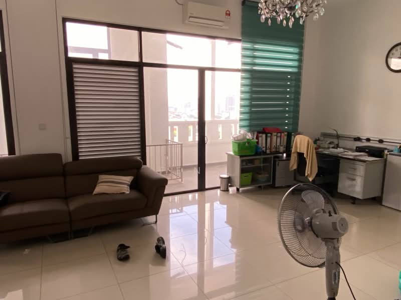 Kondominium untuk Dijual di Logan Residency (Logan Mansion) - Fen . - Living Room - PropertyGuru.com.my