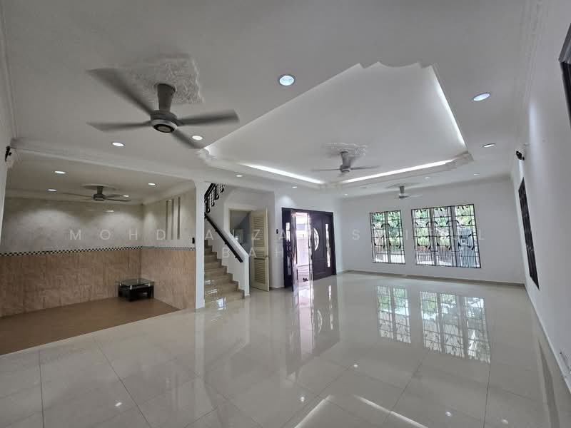 Semi-Detached House for Sale in Seksyen 27 (Shah Alam) - Mohd Aizat Saiful Bahri - Living Room - PropertyGuru.com.my