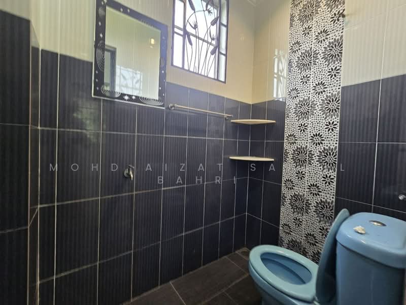 Semi-Detached House for Sale in Seksyen 27 (Shah Alam) - Mohd Aizat Saiful Bahri - Bathroom - PropertyGuru.com.my