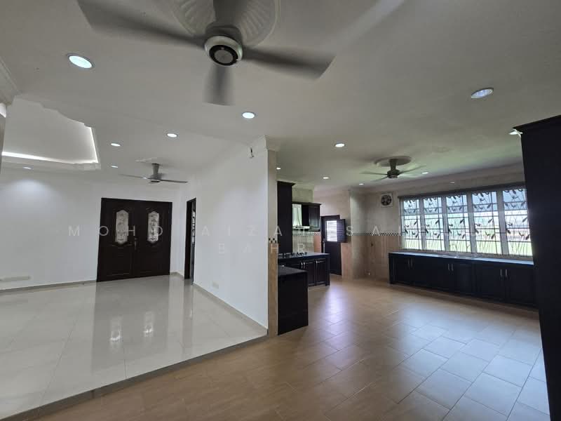 Semi-Detached House for Sale in Seksyen 27 (Shah Alam) - Mohd Aizat Saiful Bahri - Living Room - PropertyGuru.com.my